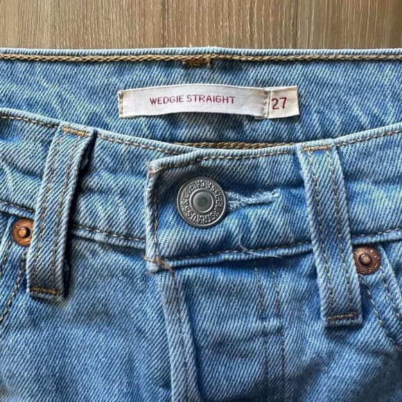 Levi’s Premium Straight Fit Wedgie High Rise Women’s Light Wash Blue Jeans Sz 27 - Picture 4 of 13